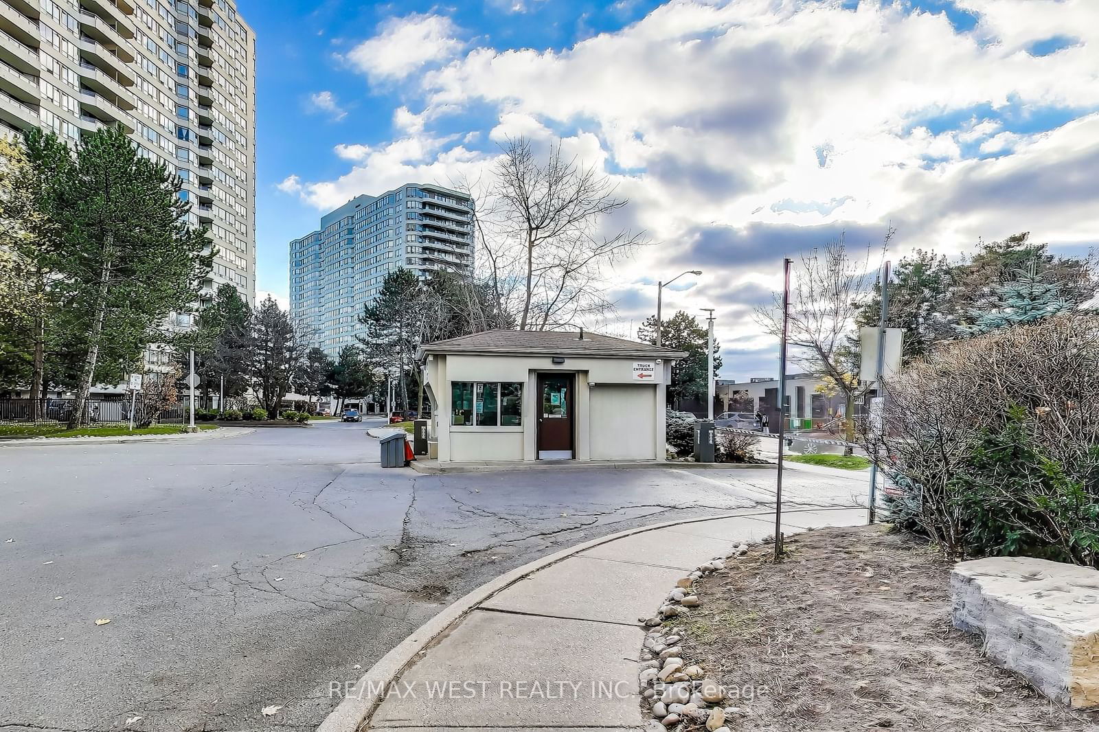 5 Greystone Walk Dr, unit 1917 for sale