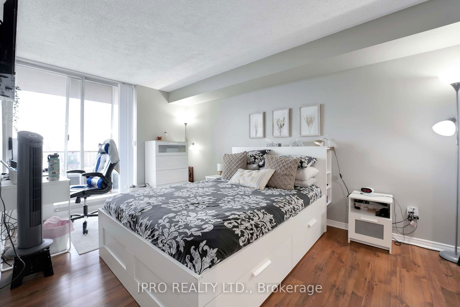 410 Mclevin Ave, unit 1811 for sale