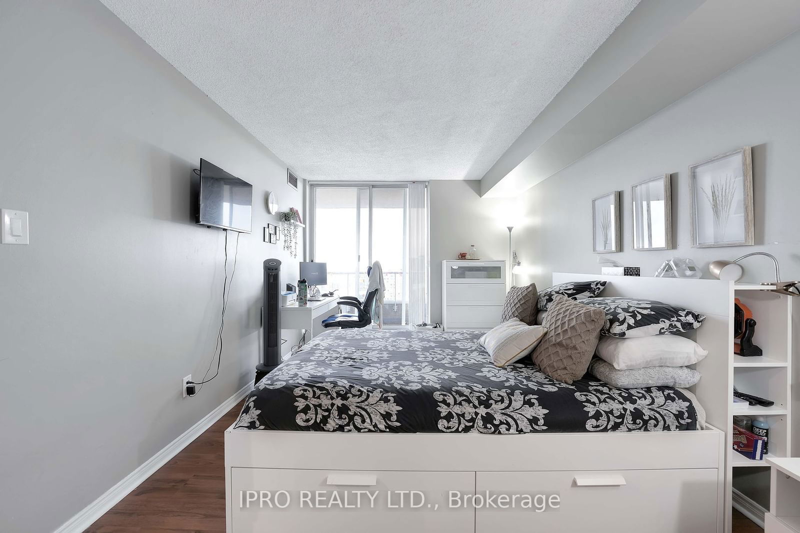 410 Mclevin Ave, unit 1811 for sale