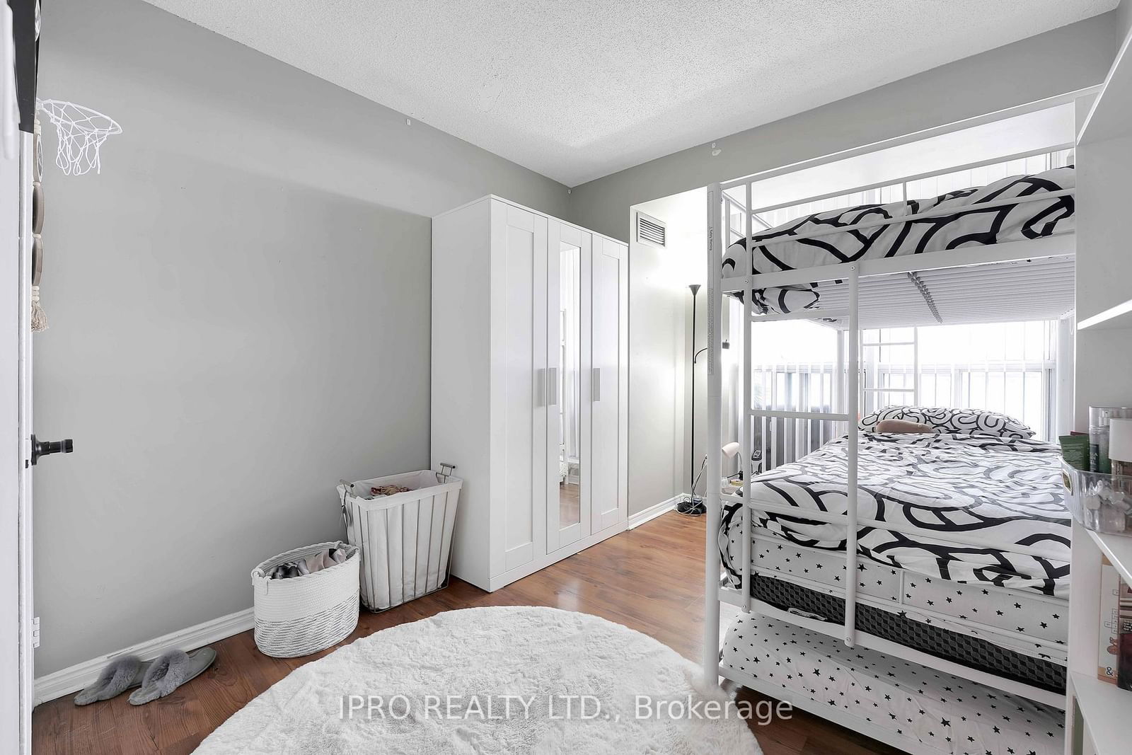 410 Mclevin Ave, unit 1811 for sale