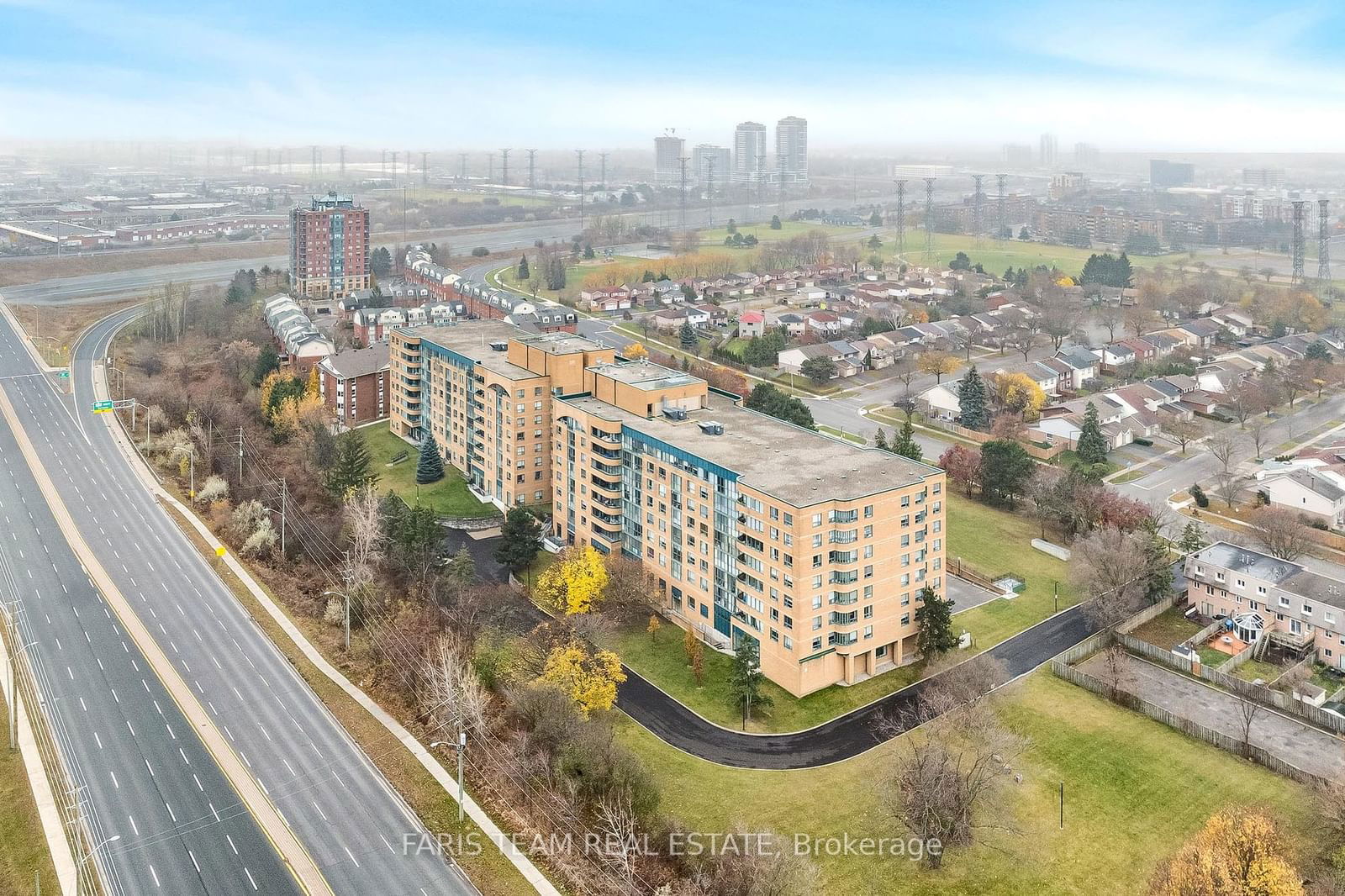 1655 Pickering Pkwy, unit 809 for sale