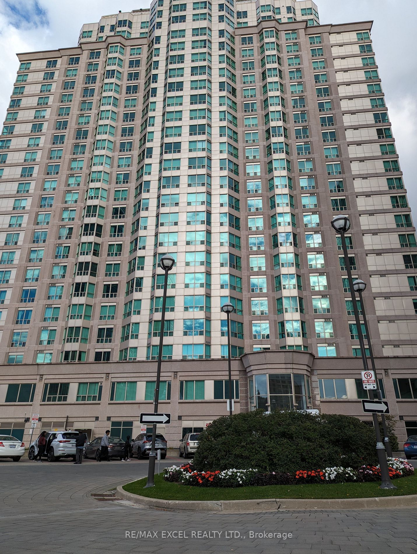 11 Lee Centre Dr, unit 1201 for rent