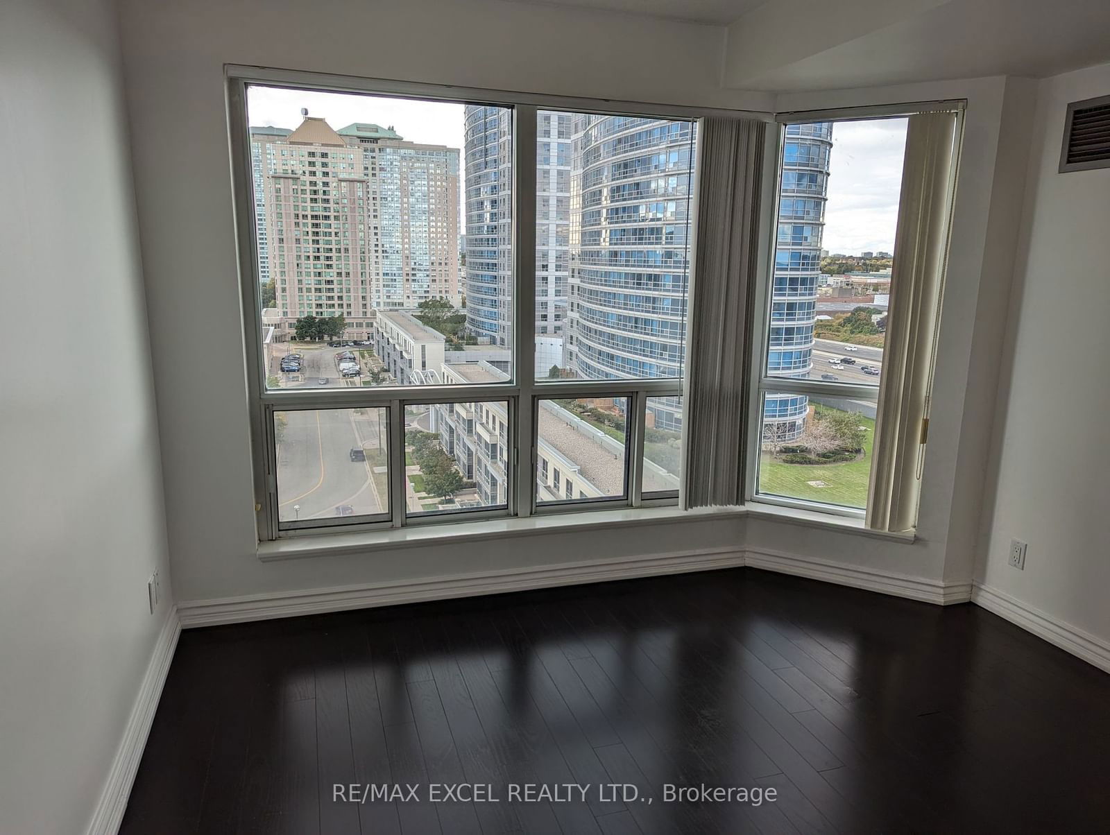 11 Lee Centre Dr, unit 1201 for rent