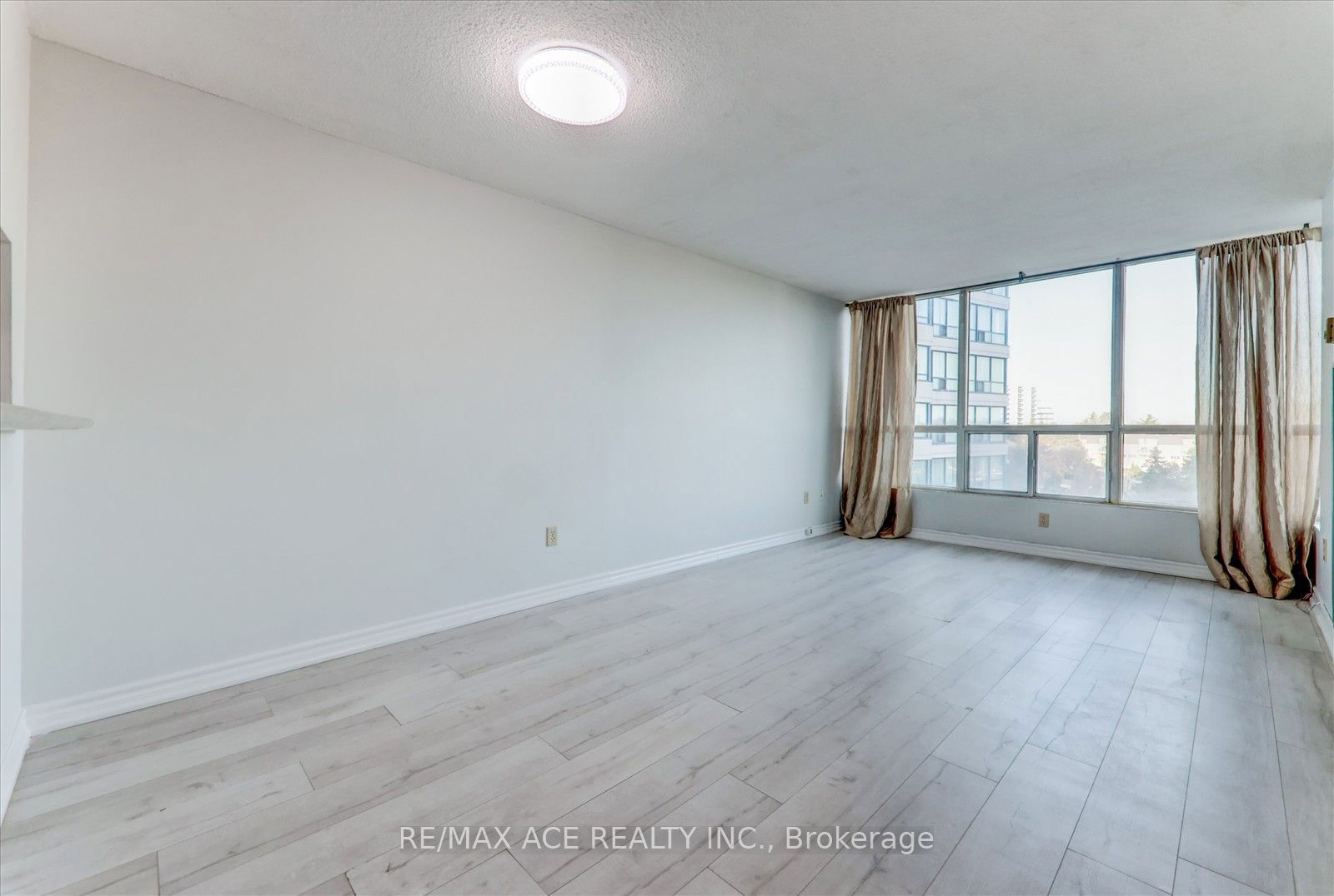 3050 Ellesmere Rd, unit 803 for rent