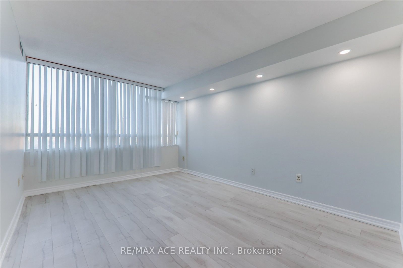 3050 Ellesmere Rd, unit 803 for rent