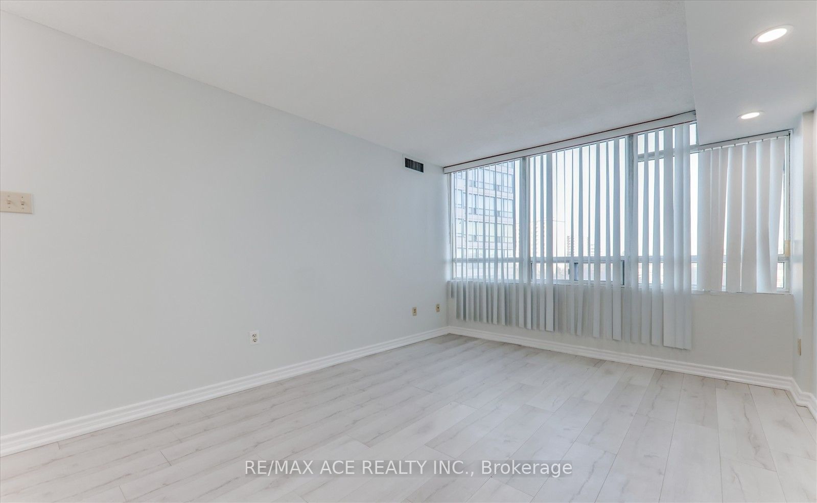 3050 Ellesmere Rd, unit 803 for rent