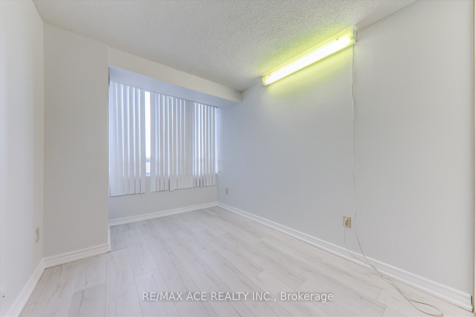 3050 Ellesmere Rd, unit 803 for rent