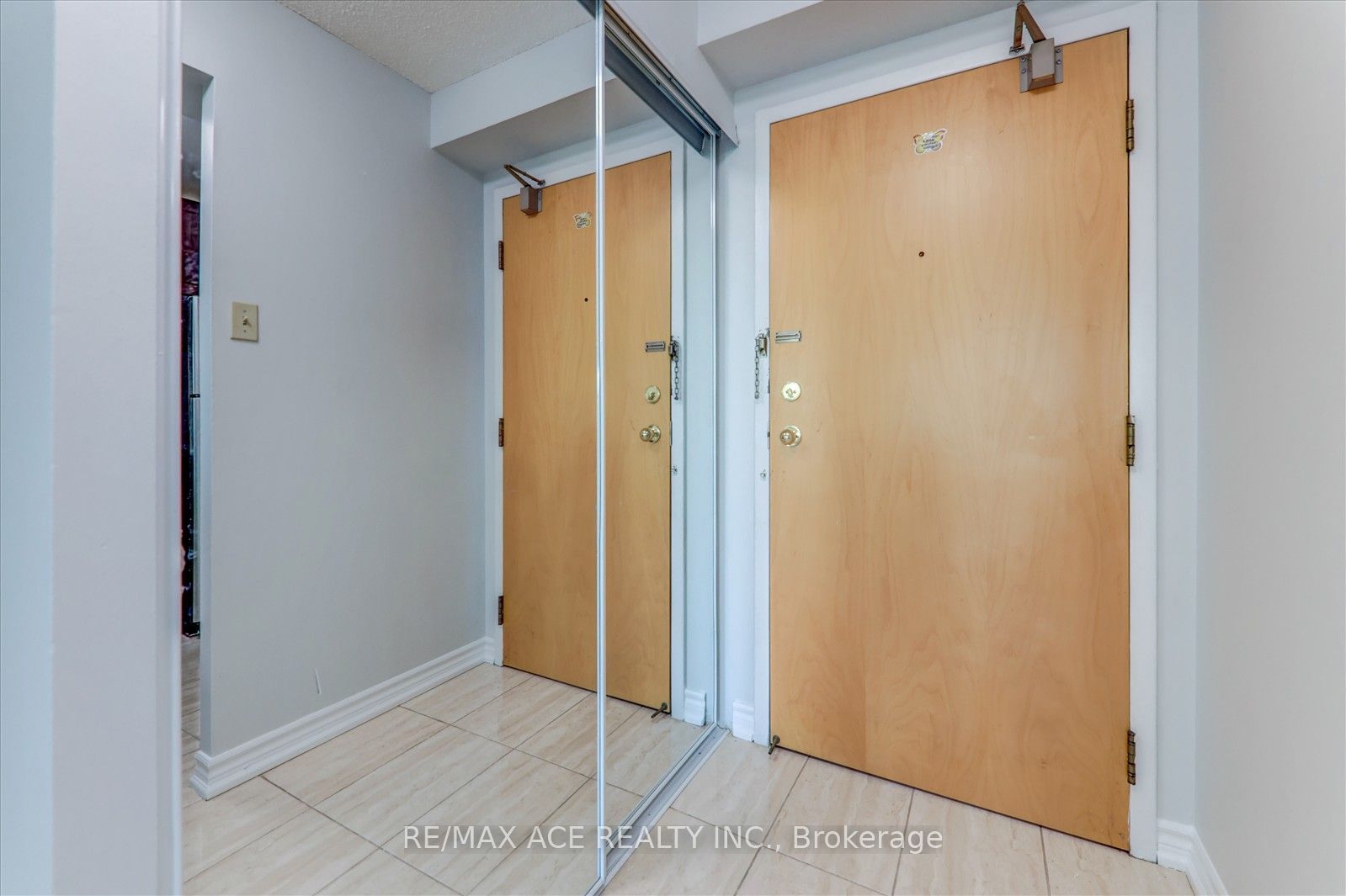 3050 Ellesmere Rd, unit 803 for rent