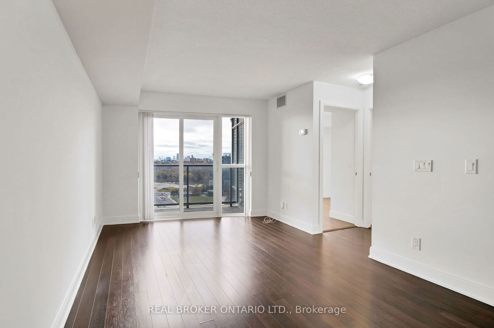 135 Village Green Sq, unit 1922 for rent