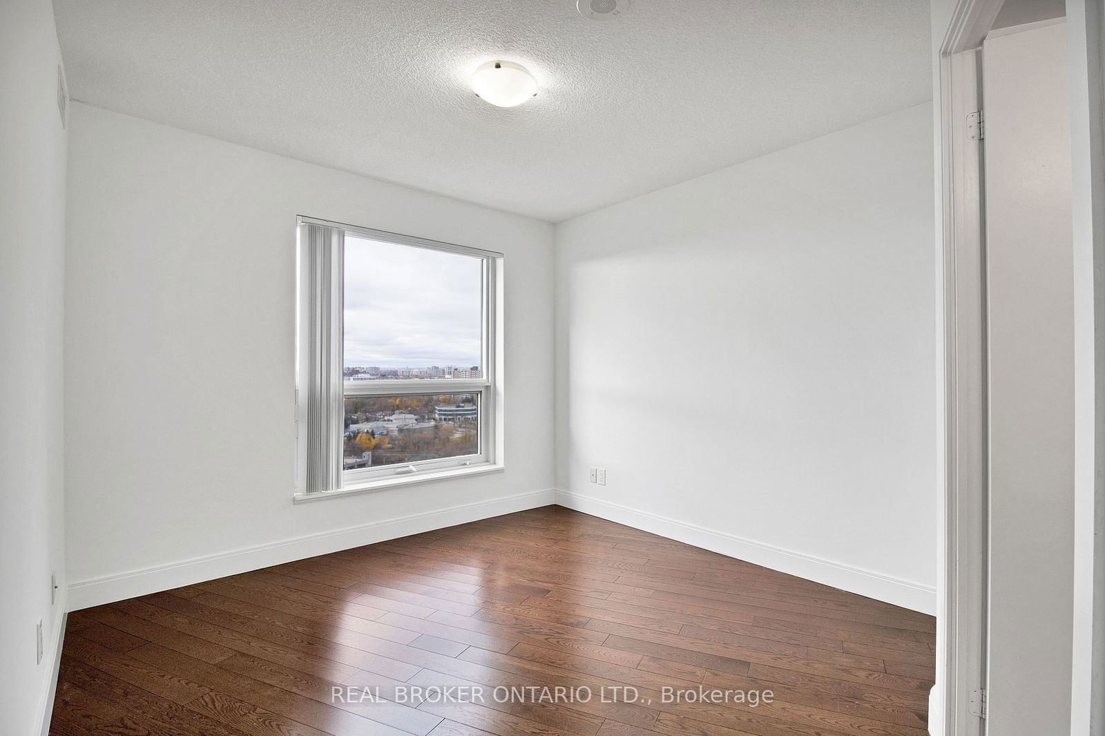 135 Village Green Sq, unit 1922 for rent