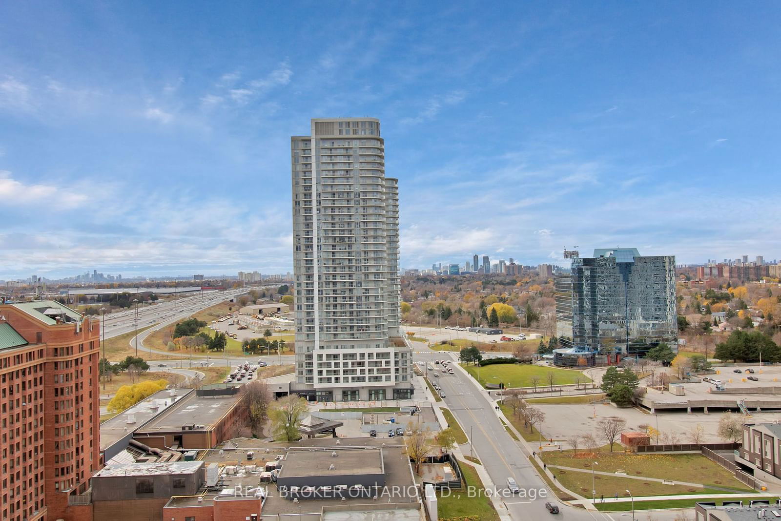 135 Village Green Sq, unit 1922 for rent