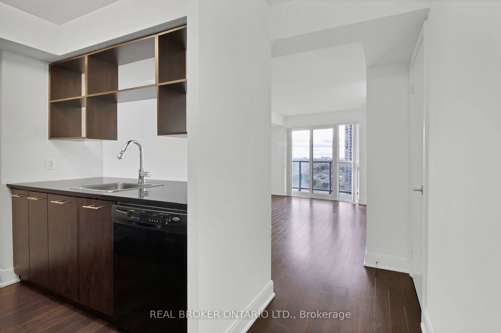 135 Village Green Sq, unit 1922 for rent