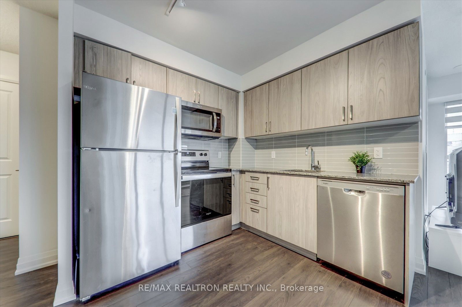 20 Meadowglen Pl, unit 1809 for sale