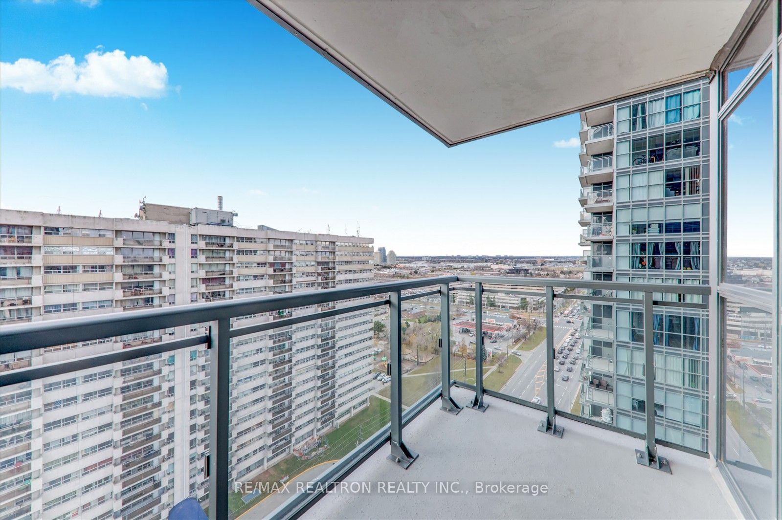 20 Meadowglen Pl, unit 1809 for sale