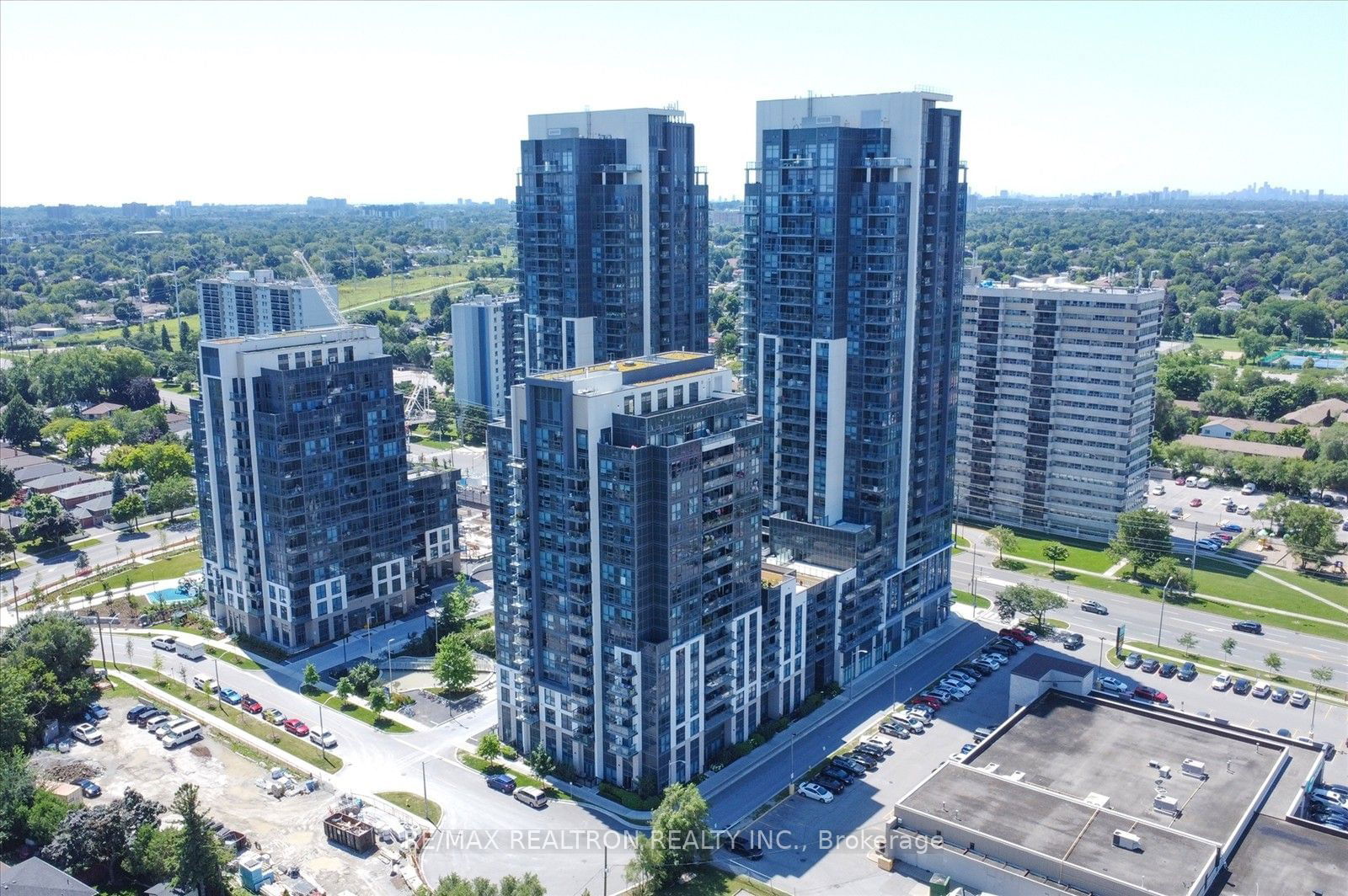 20 Meadowglen Pl, unit 1809 for sale