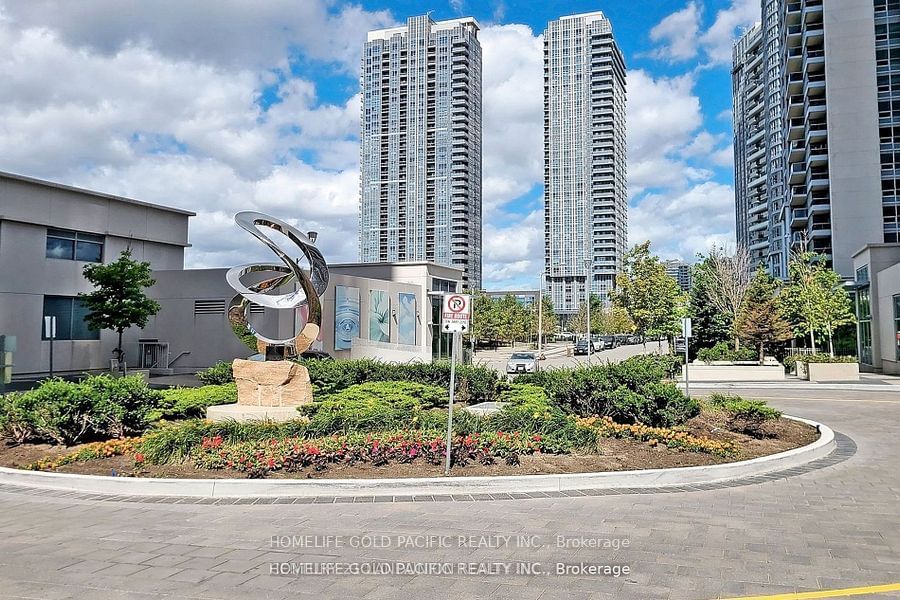 135 Village Green Sq, unit 2418 for rent