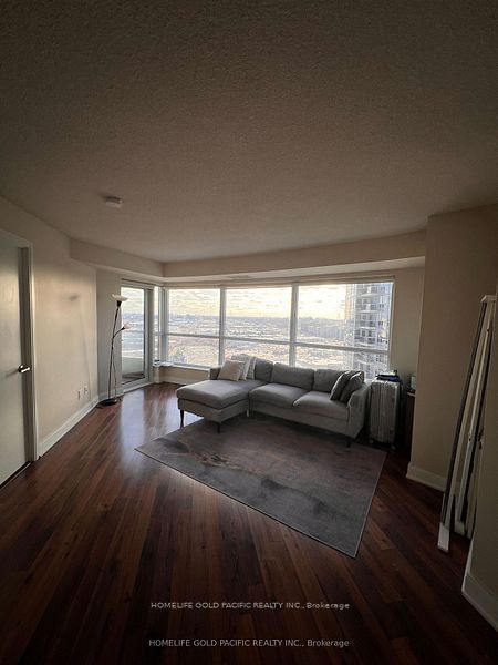 135 Village Green Sq, unit 2418 for rent