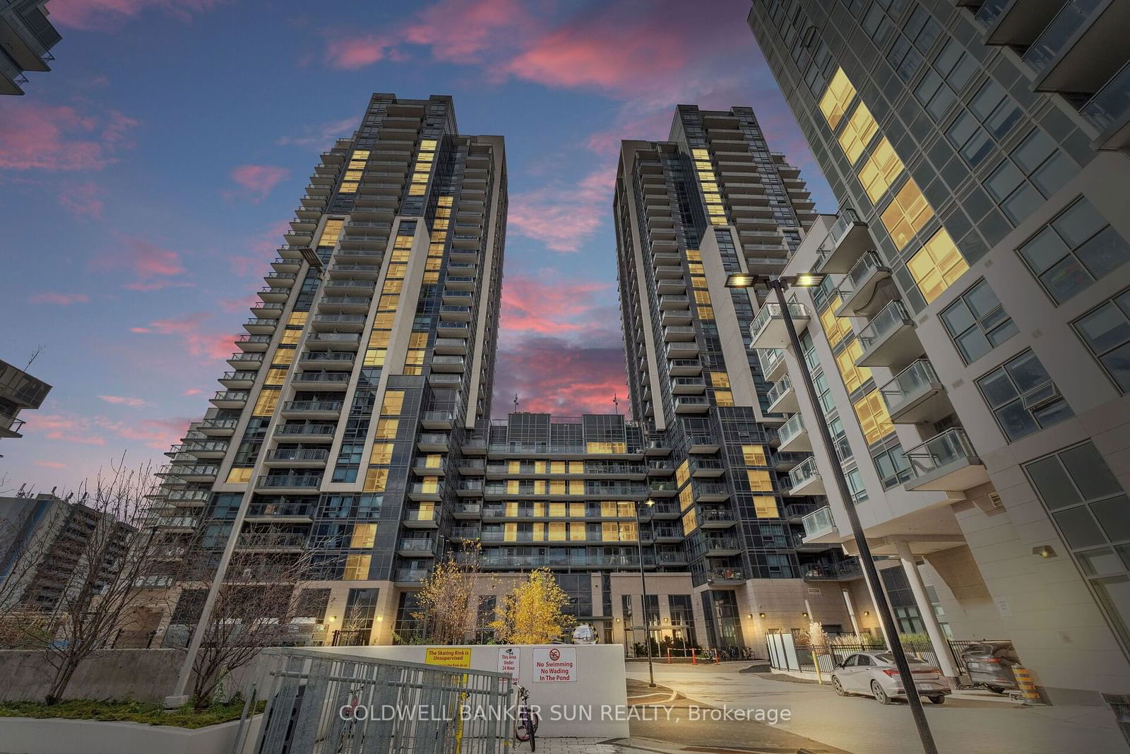 30 Meadowglen Pl, unit 304 for sale