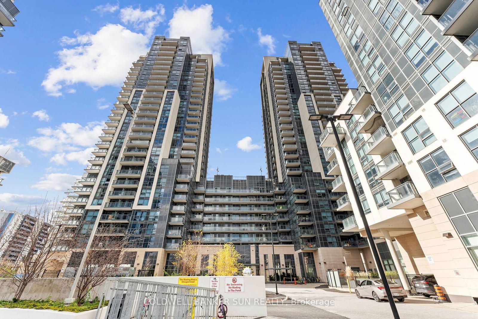 30 Meadowglen Pl, unit 304 for sale