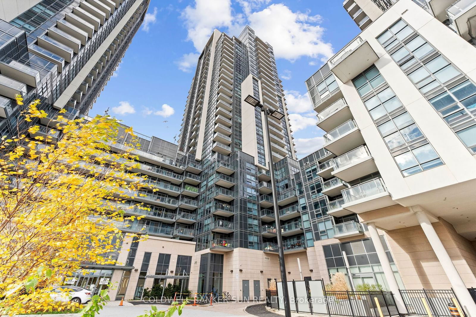 30 Meadowglen Pl, unit 304 for sale