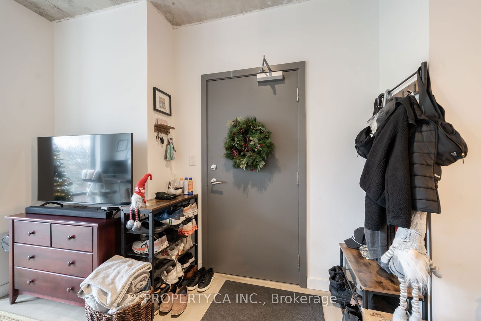 246 Logan Ave, unit 308 for rent