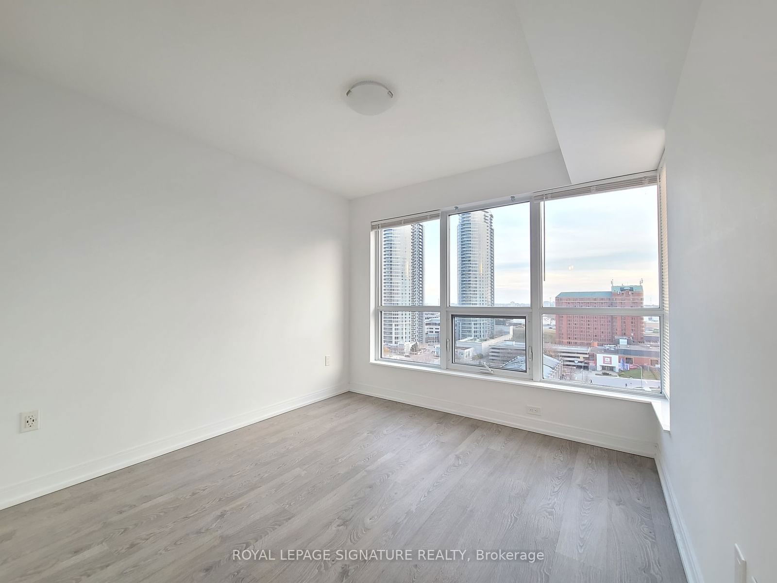 275 Village Green Sq, unit 1223 for sale