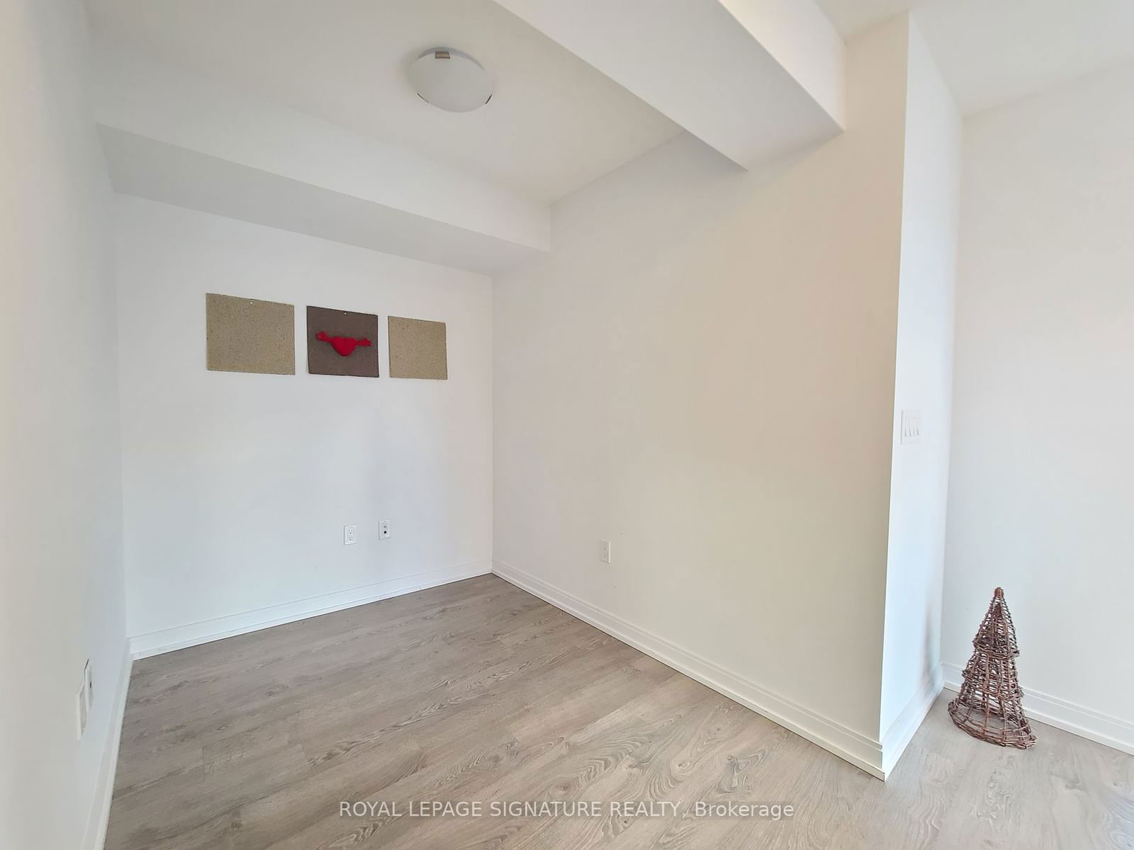 275 Village Green Sq, unit 1223 for sale