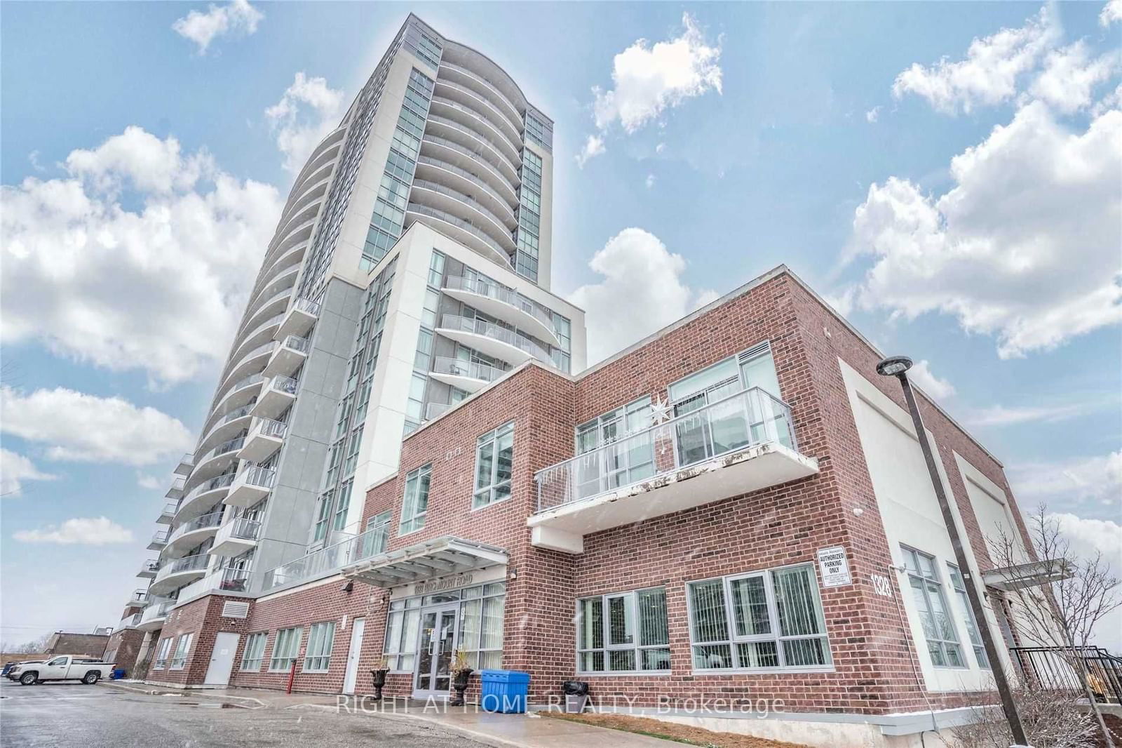 1328 Birchmount Rd, unit 205 for rent