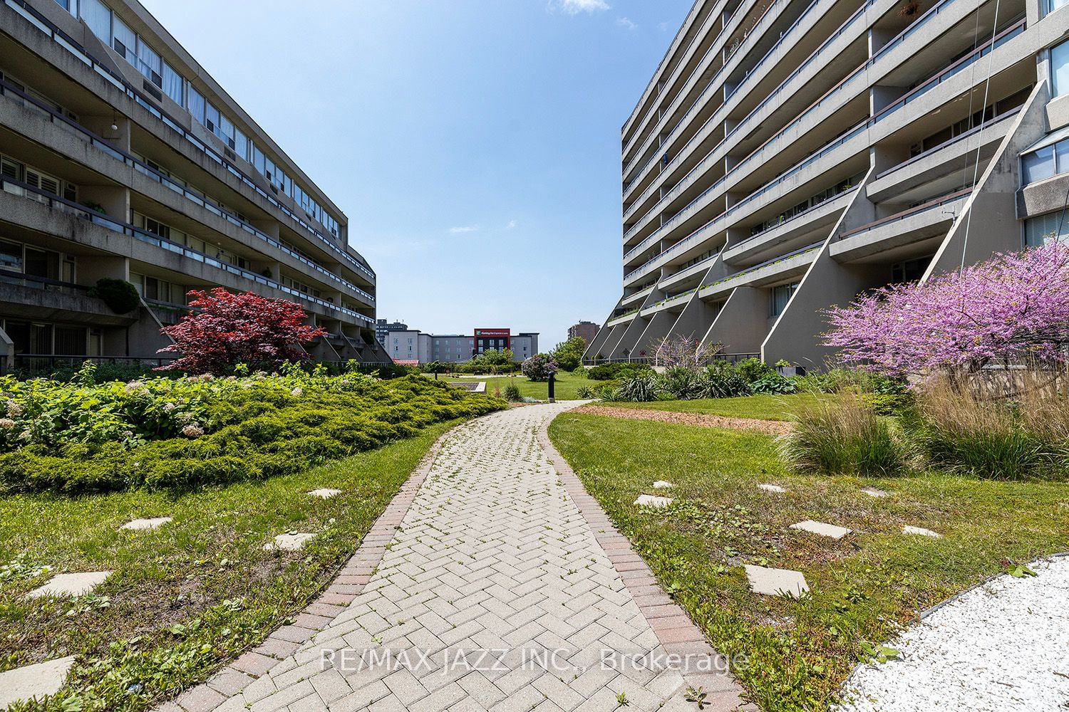 Mclaughlin Square Condos, Oshawa, Toronto