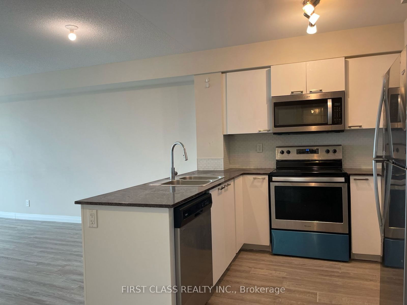 2150 Lawrence Ave E, unit 1801 for rent