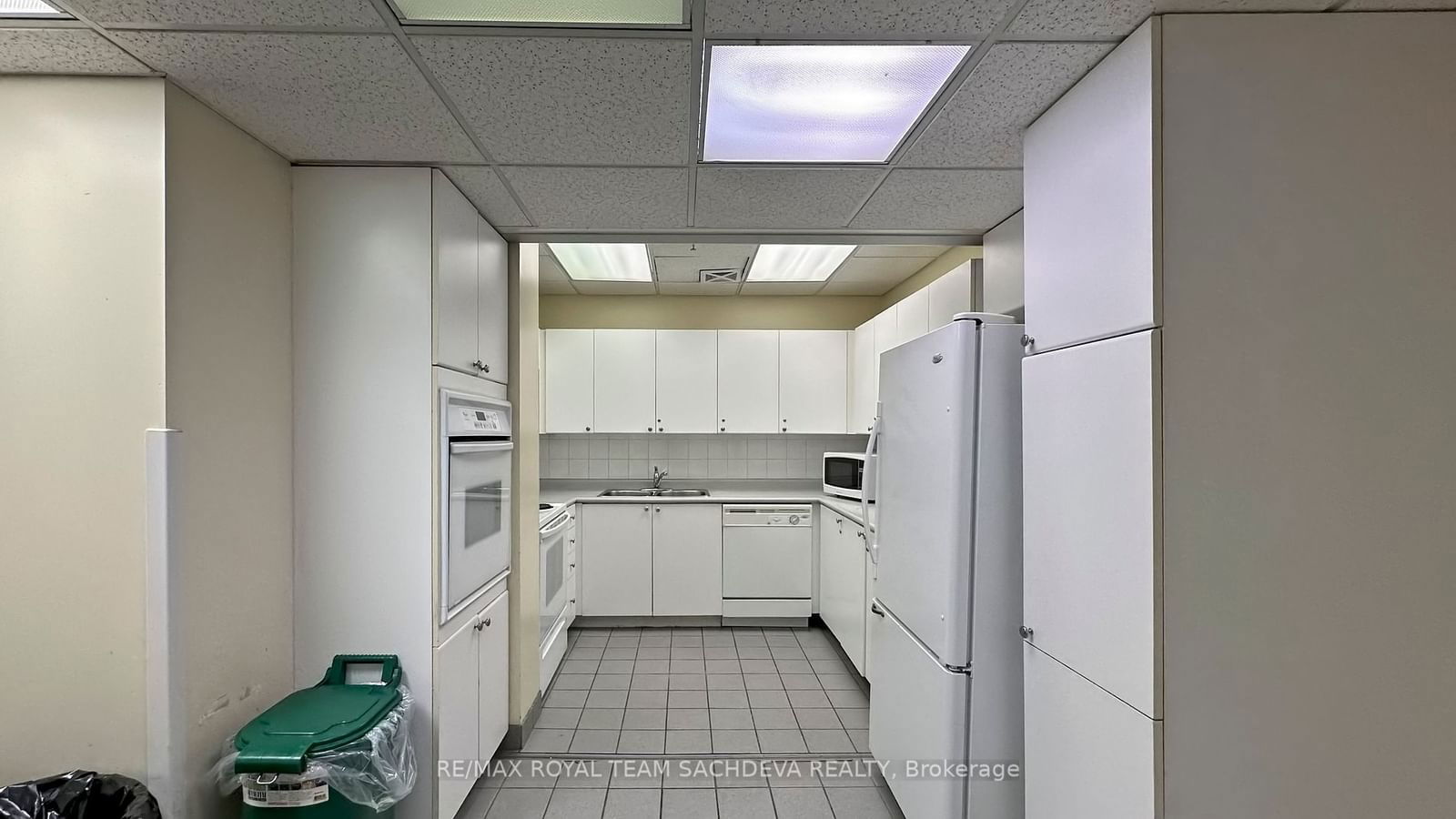 88 Corporate Dr, unit 1601 for rent