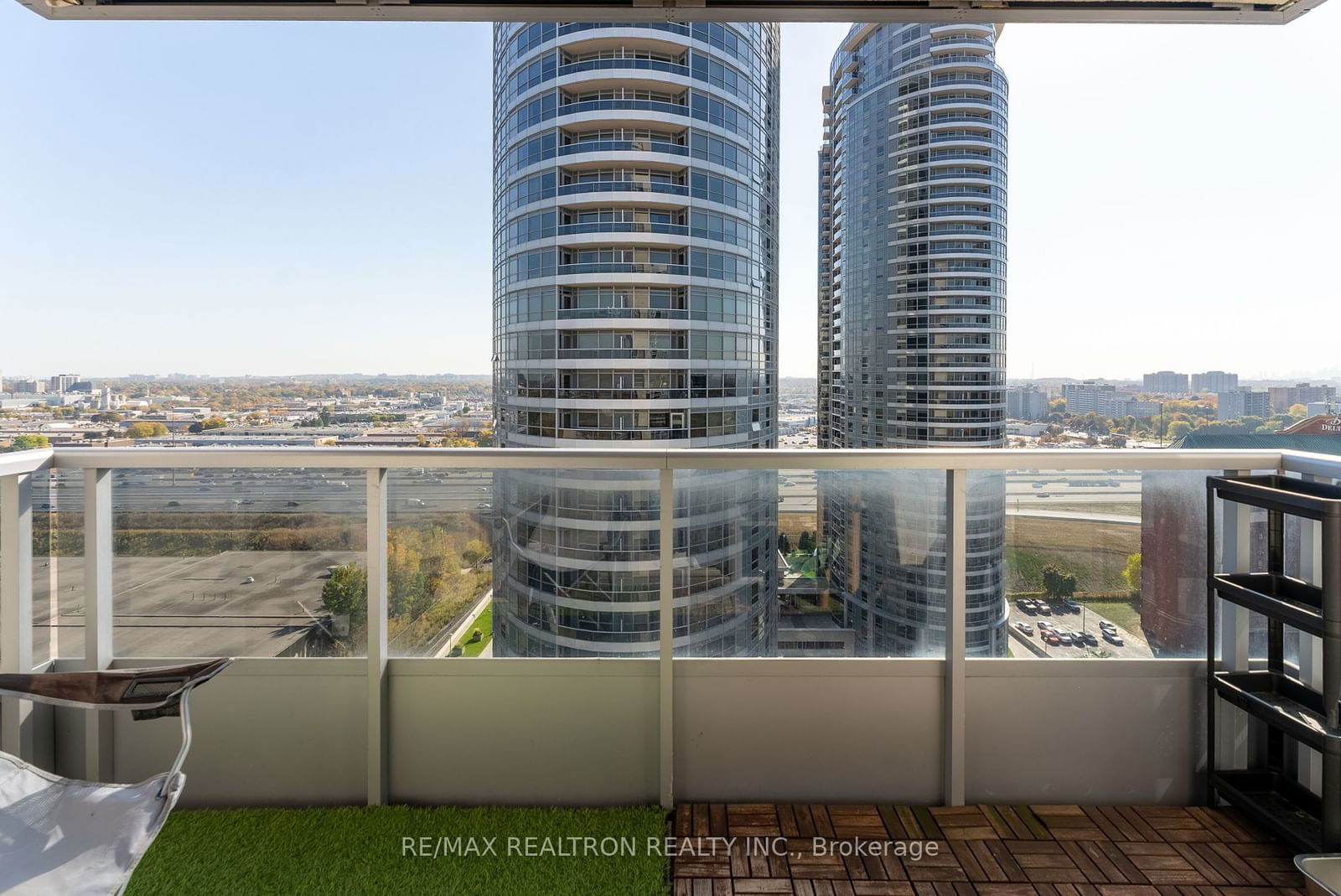 151 Village Green Sq, unit 2102 for sale