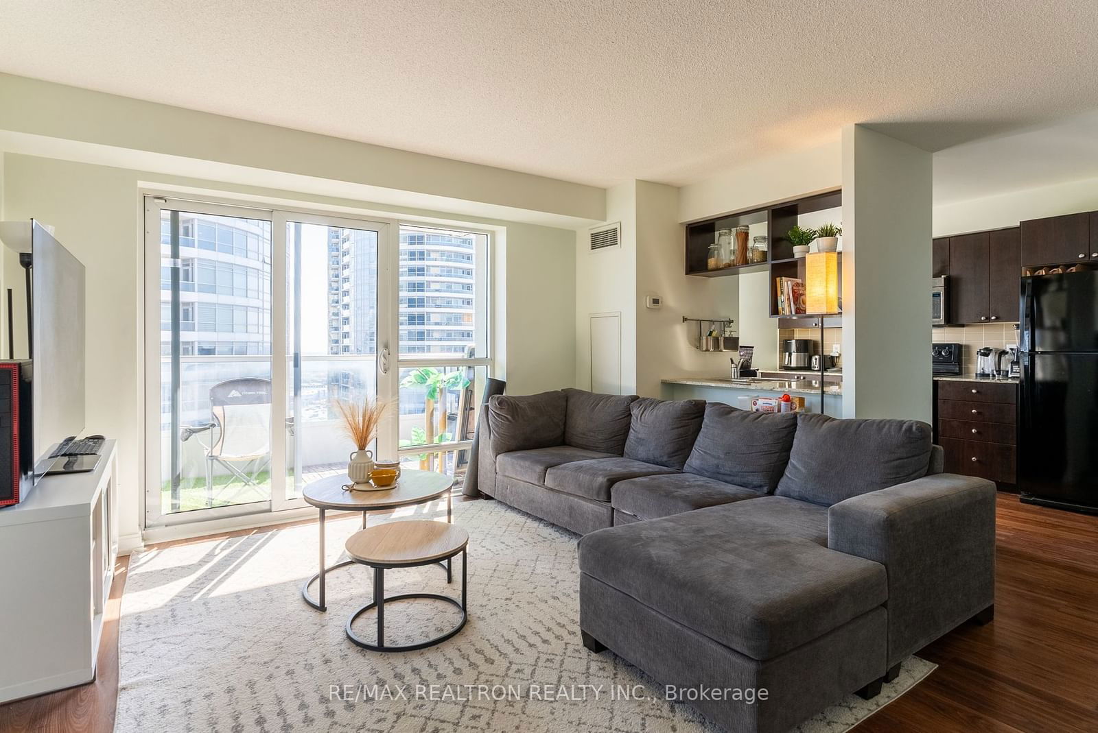 151 Village Green Sq, unit 2102 for sale