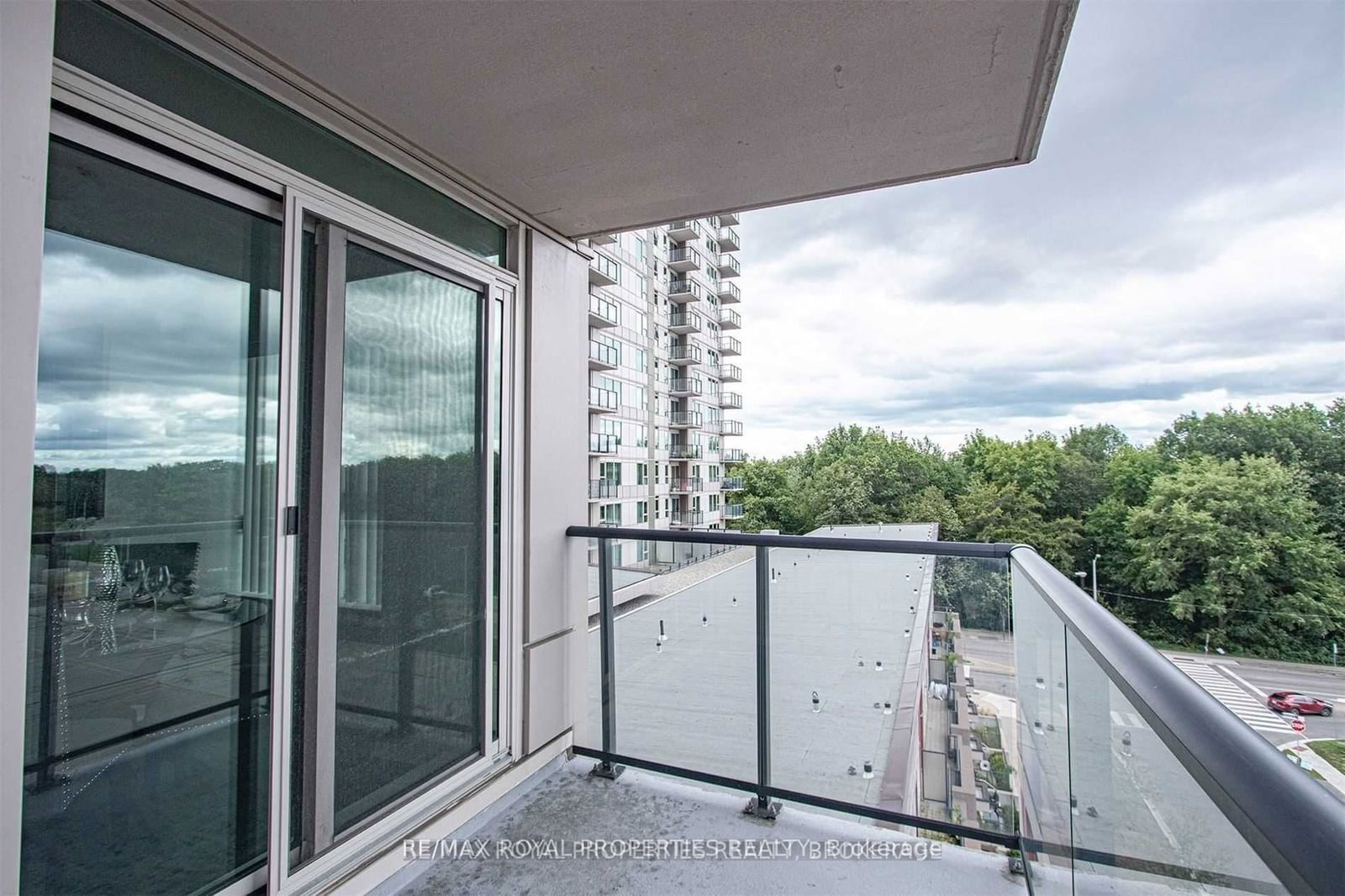 25 Town Centre Crt, unit 808 for rent