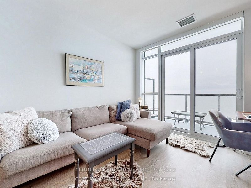 2550 Simcoe St N, unit 1705 for rent