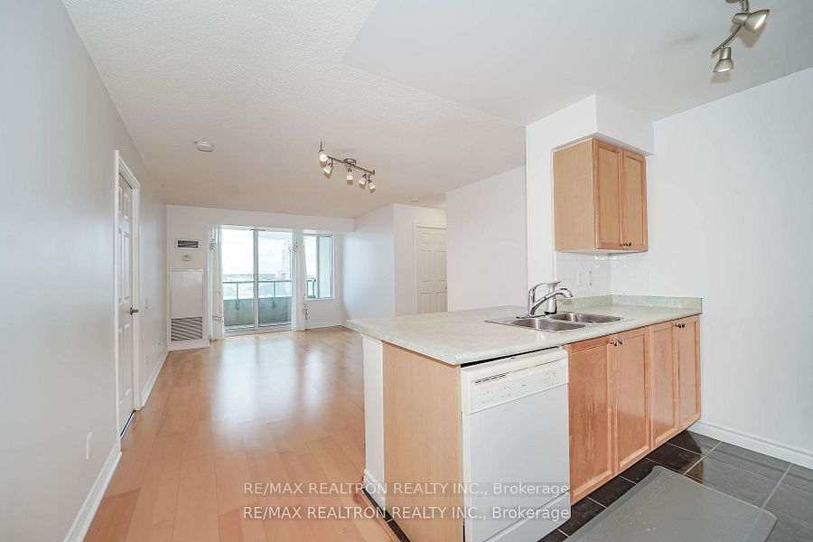 61 Town Centre Crt, unit 708 for sale