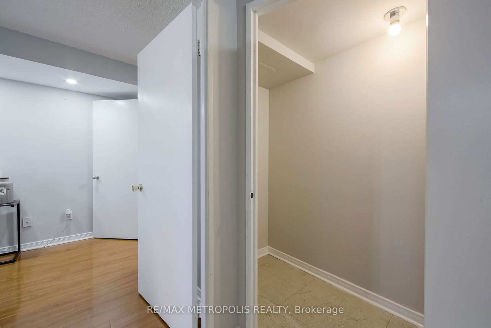 2460 Eglinton Ave E, unit 414 for rent