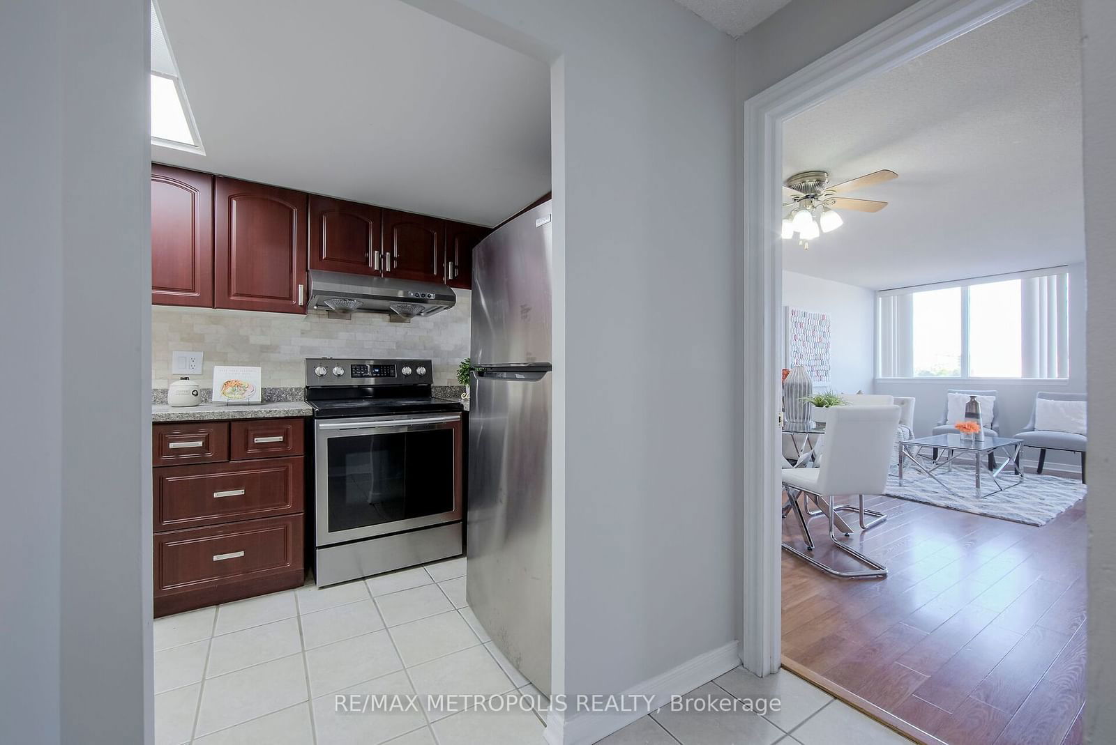 2460 Eglinton Ave E, unit 414 for rent