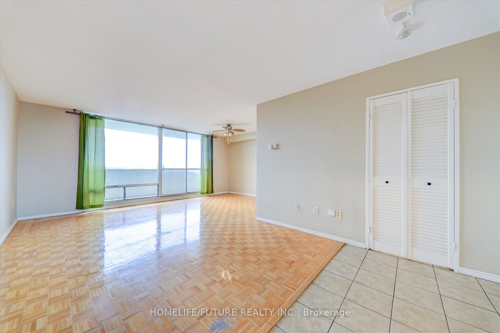 1 Massey Sq, unit 914 for sale