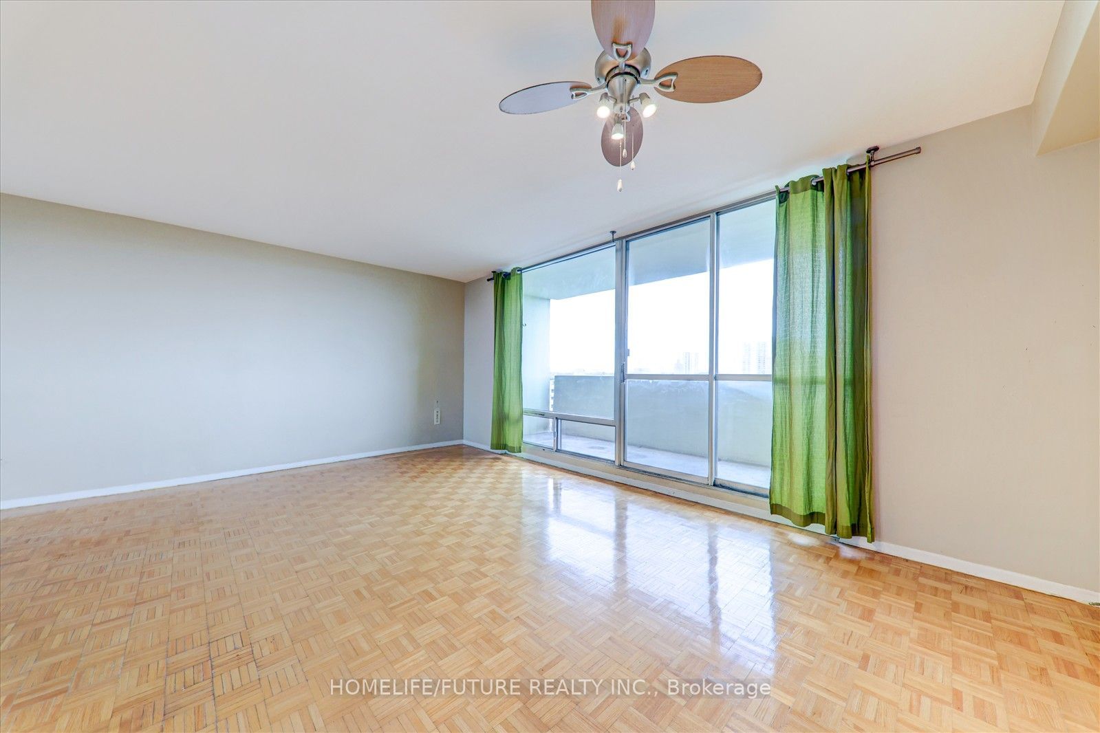 1 Massey Sq, unit 914 for sale