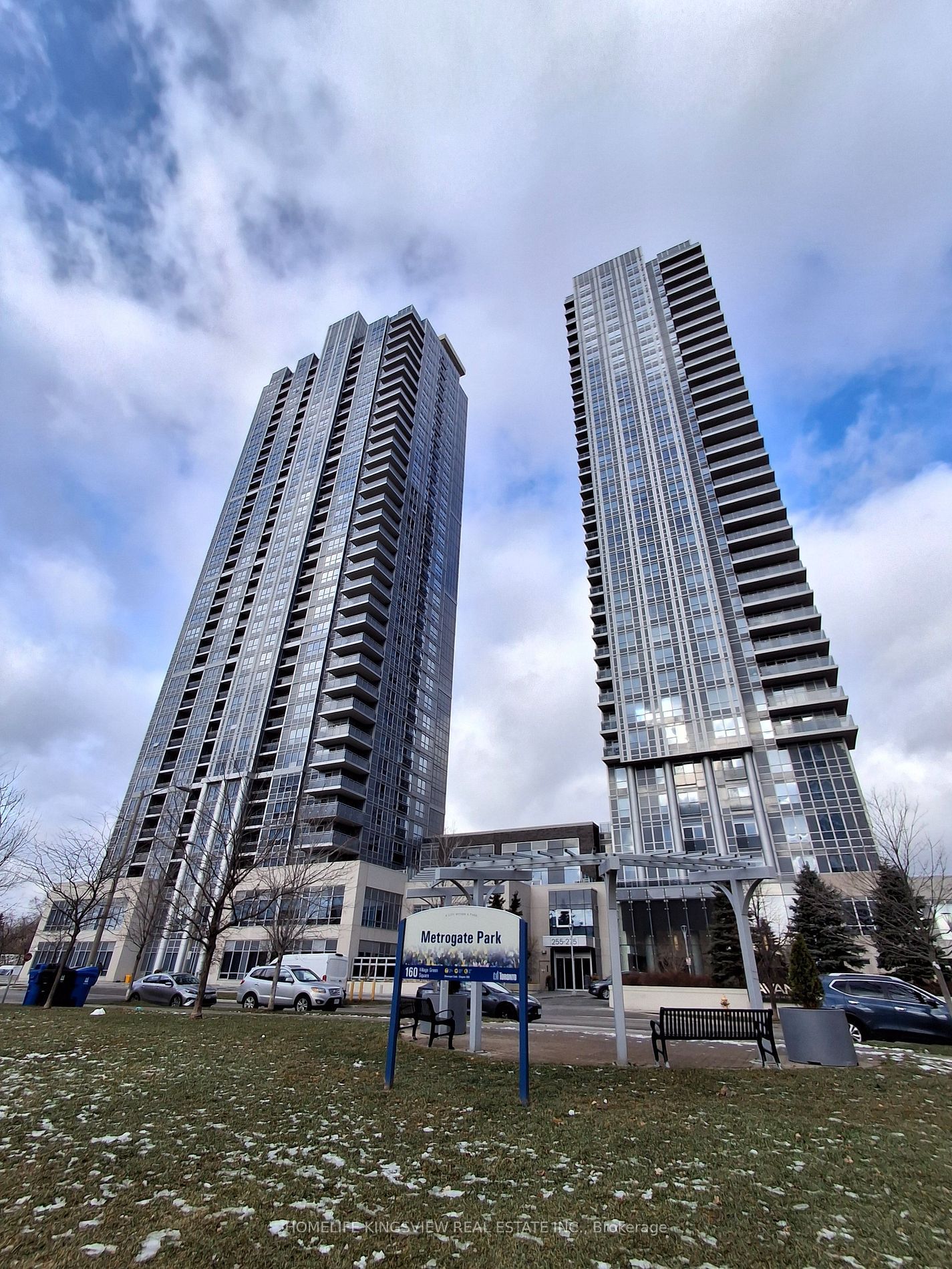 275 Village Green Sq, unit 2220 for sale