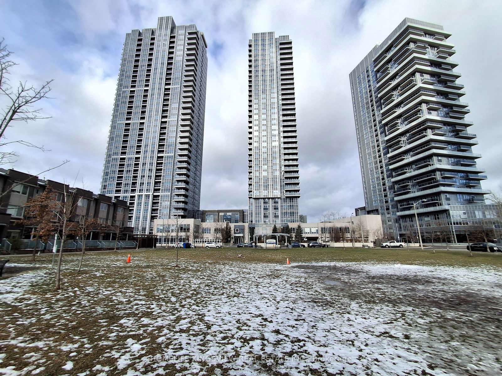 275 Village Green Sq, unit 2220 for sale