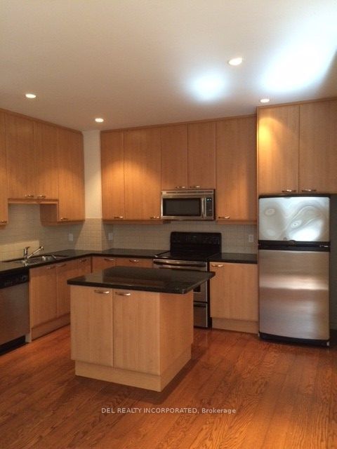 151 Village Green Sq, unit 1901 for rent