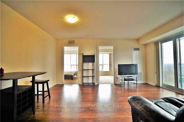 151 Village Green Sq, unit 1102 for rent