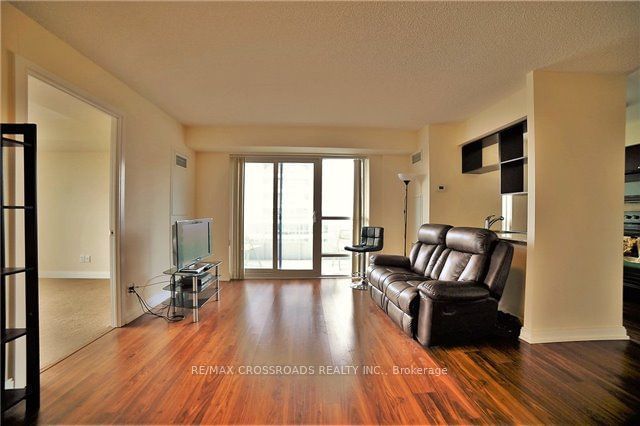 151 Village Green Sq, unit 1102 for rent