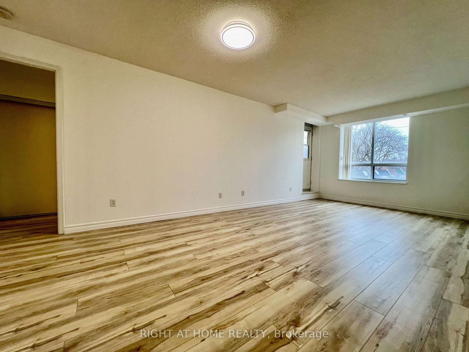 1797 Queen St E, unit 305 for rent