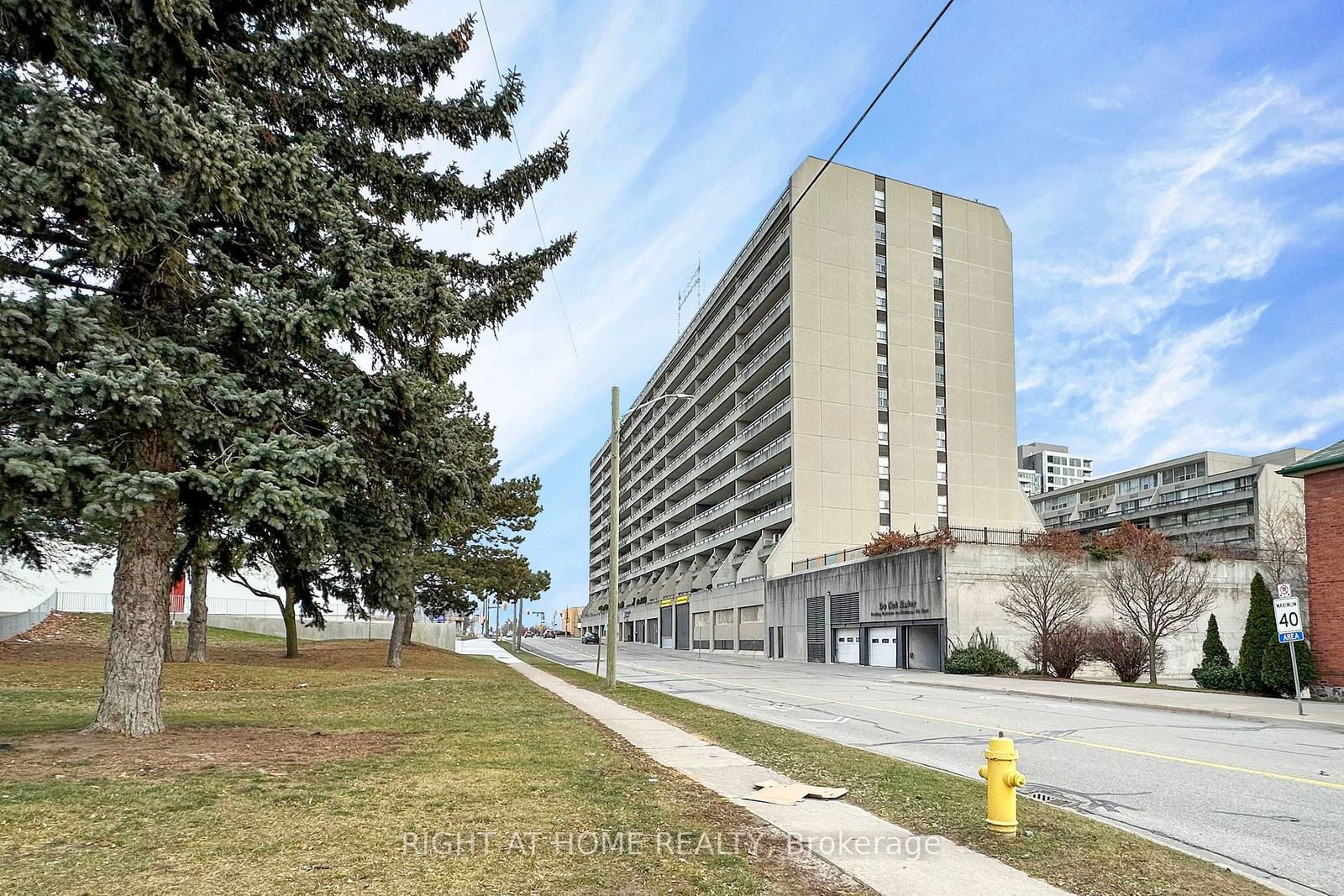 55 William St E, unit 614 for sale