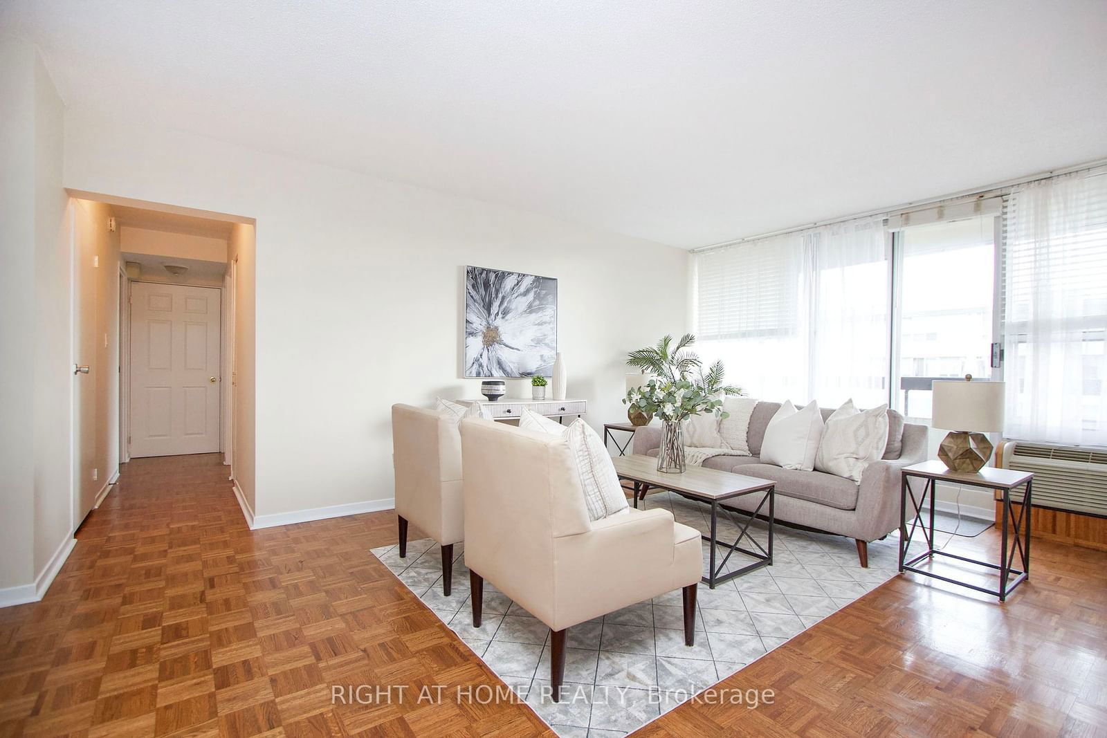 55 William St E, unit 614 for sale