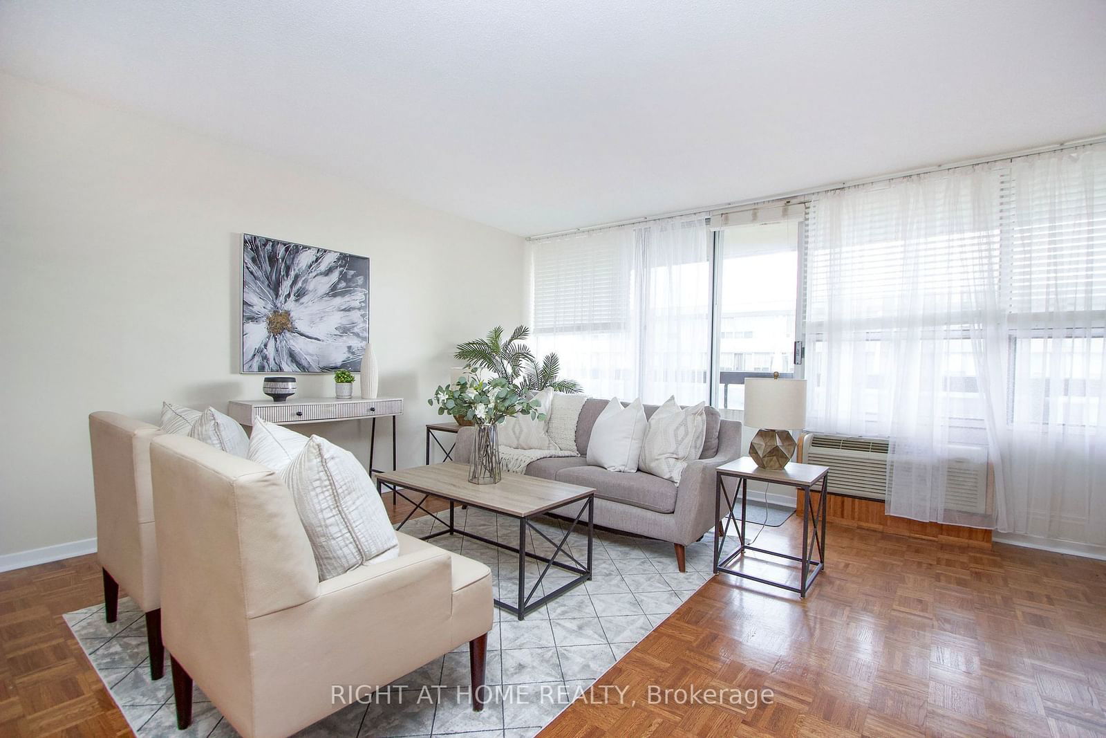 55 William St E, unit 614 for sale