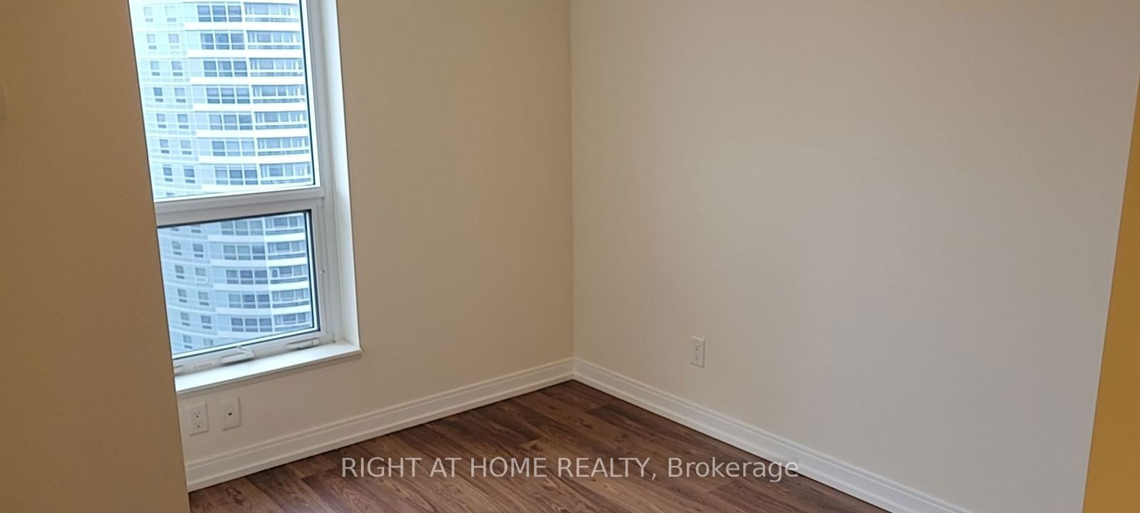 151 Village Green Sq, unit 2702 for rent